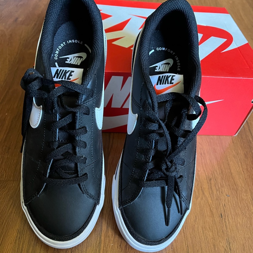 Nike NEW Court Legacy Sneakers Black White, boys/mens size 6Y - Picture 3 of 8
